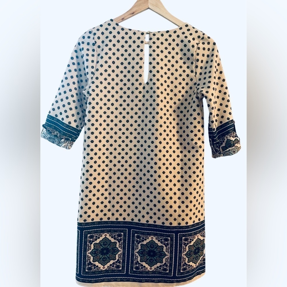 Jella Couture dress, crop sleeves with button design.​​​​​​​ - Picture 2 of 8